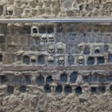 Obnovljeni most i dvorište niške Ćele kule: Spomenik od ljudskih lobanja ugrožavaju zub vremena i vandali 6