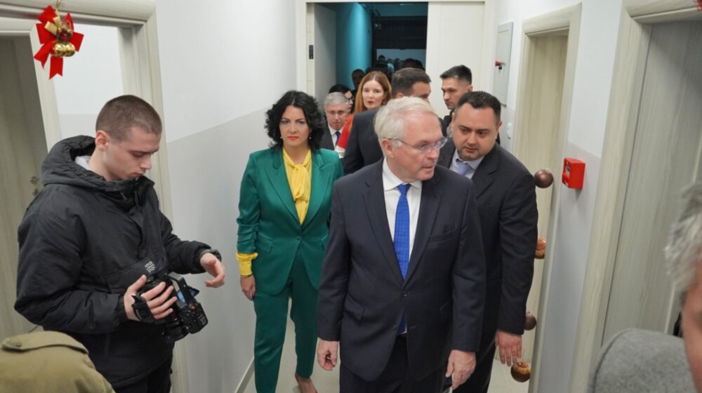 Kristofer Hil u Nišu: Vlada Srbije ima pravo da se obrati Kforu 1