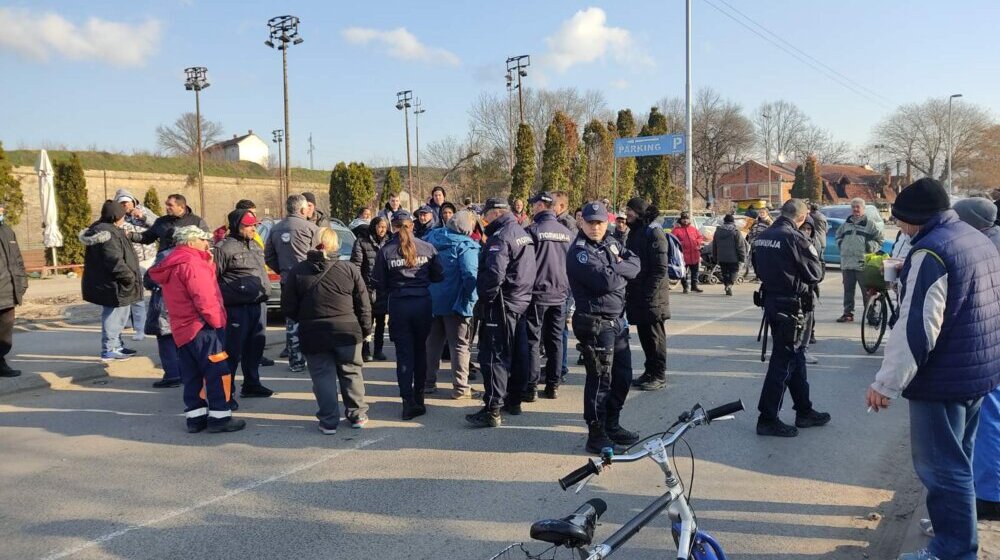 Poreski inspektori u Nišu zatvorili najatraktivniji parking u centru zbog računa od 100 dinara: Zakupac negira propust i proziva gradonačelnicu 1