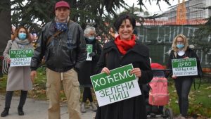 Tamara Milenković Kerković, gradska odbornica i pripadnica Udruženja "Nišlije da se pitaju", najavila je da će u Skupštini grada Niša inicirati donošenje Deklaracije kojom će se sadašnja i svaka naredna lokalna vlast obavezati na zaštitu života, zdravlja, bezbednosti i daljeg opstanka građana Niša.