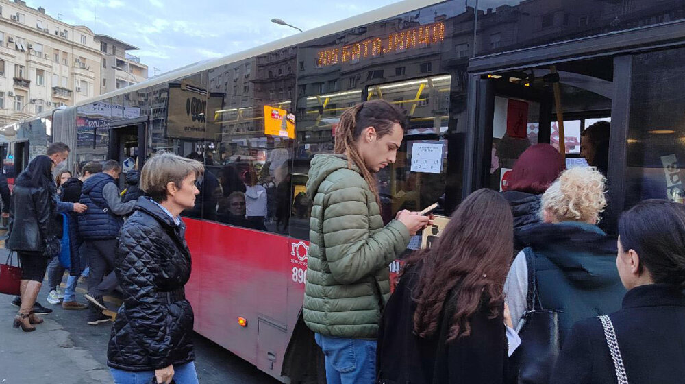 Da li ćemo i kada u gradski prevoz ulaziti samo na prednja vrata? 1