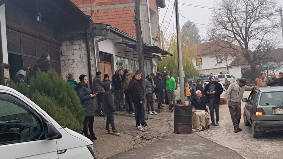 Akcija Kosovske policije i carine: Zaplena vina i rakije srpskoj porodici u Velikoj Hoči (VIDEO) 1
