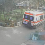 (VIDEO) Sanitetsko vozilo Hitne pomoći oborilo stariju ženu, pokrenut disciplinski postupak 3