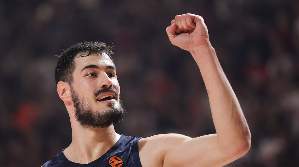 Navijač Crvene zvezde gađao Nikolu Kalinića čašom posle meča u „Pioniru“ (VIDEO) 1