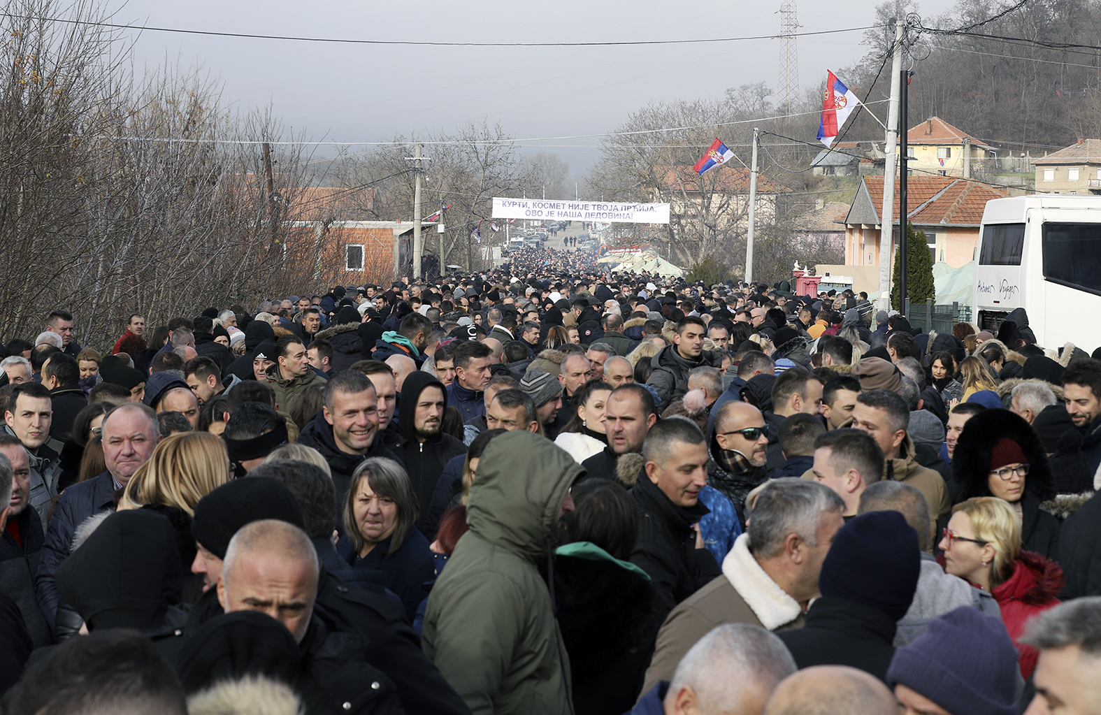 Protest Srba u Rudaru završen posle sat vremena: Razvijena srpska zastava od 250 metara 2