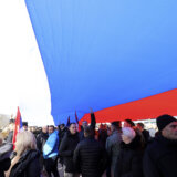 Protest Srba u Rudaru završen posle sat vremena: Razvijena srpska zastava od 250 metara 6