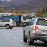 Sever Kosova i dalje blokiran: Srbi na barikadama, škole ne rade, ne zna se ko je pucao u Rudaru 10