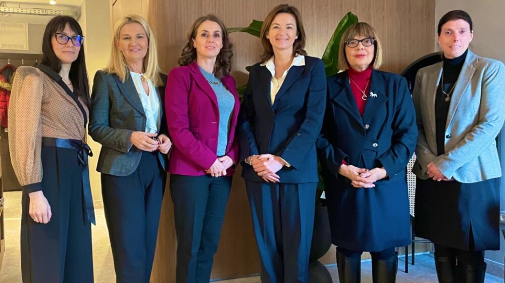 Tanja Fajon objavila zajedničku fotografiju sa "srpskim liderkama" 1