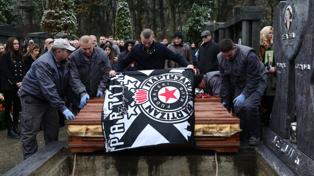 Miodrag Ješić sahranjen sa zastavom Partizana, poslednjem ispraćaju prisustvovale legende srpskog fudbala 1