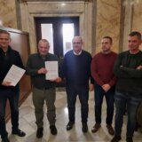 Opozicija predala zahtev za smenu Siniše Malog 10