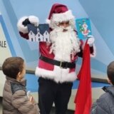 Kladovo: Deda Mraz putuje i bibliobusom 14