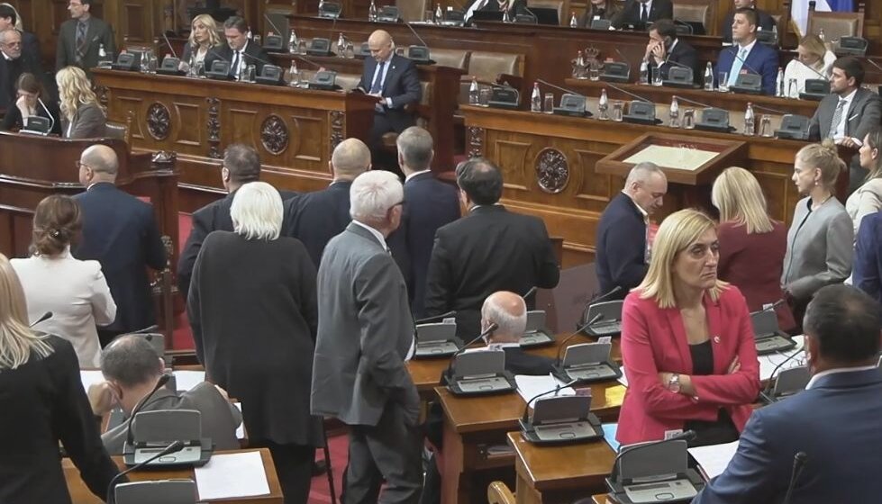 Orlić poslanicima u Skupštini: Ako ne želite da sednete, idemo svi na ručak 1