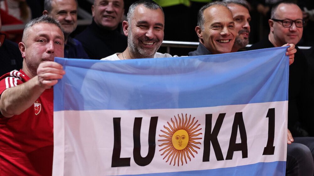 Navijači Zvezde istakli argentinske zastave na utakmici između crveno-belih i Žalgirisa 1