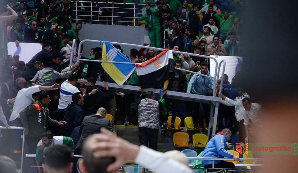 Srušila se tribina tokom finalne utakmice Superkupa Egipta, povređeno više desetina gledalaca 1