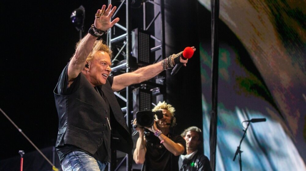 Nisam želeo nikog da povredim - Pevač grupe Guns N' Roses prestaje sa tradicijom bacanja mikrofona u publiku nakon incidenta 25