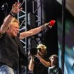 Nisam želeo nikog da povredim - Pevač grupe Guns N' Roses prestaje sa tradicijom bacanja mikrofona u publiku nakon incidenta 17
