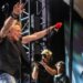 Nisam želeo nikog da povredim - Pevač grupe Guns N' Roses prestaje sa tradicijom bacanja mikrofona u publiku nakon incidenta 5