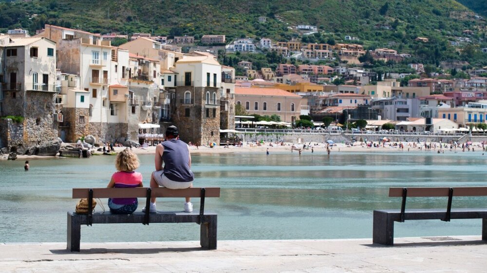 Deset serija za bindžovanje ako ste pogledali drugu sezonu serije „The White Lotus" 1