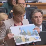 Dragana Rakić u Skupštini pokazala fotografiju na kojoj je i Andrej Vučić 1