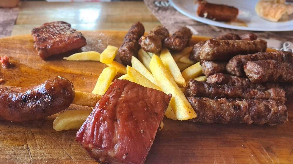 Narodna stranka podnosi krivične prijave protiv rukovodstva Čačka zbog potrošenih 80.000 evra za roštilj 1