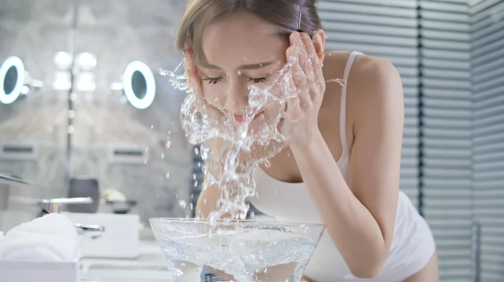 U trendu je umivanje slanom vodom: Je li to dobra ideja? 16