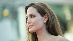 Andželina Džoli u Ukrajini, posetu prekinule sirene za vazdušnu opasnost (FOTO) 1