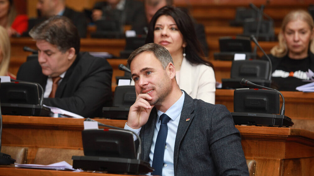 Uvertira za debatu u Skupštini: Aleksić predao rezoluciju o odbijanju plana, Jovanov o „Šolakovim medijima“ 1
