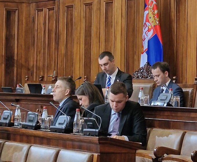 Srđan Milivojević objavio fotografiju: Probudite naprednjake 1