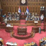 Performans u Skupštini: Poslanici Ujedinjenih, Zajedno, NDB, DS i NS podržali Novu S i N1, dok je Dverjanin razvio zastavu Kosovo je u Srbiji 12