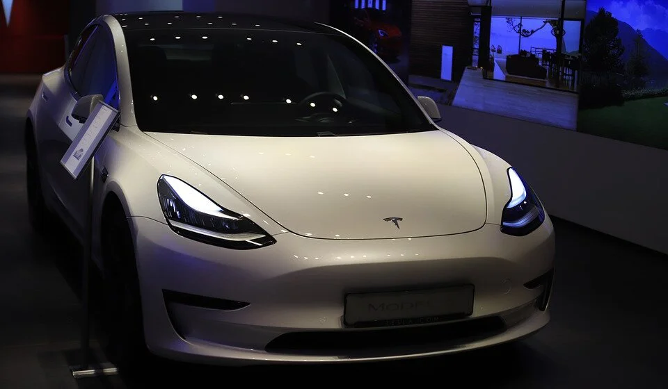 Kompanija Tesla povlači 200.000 automobila zbog greške u softveru 1