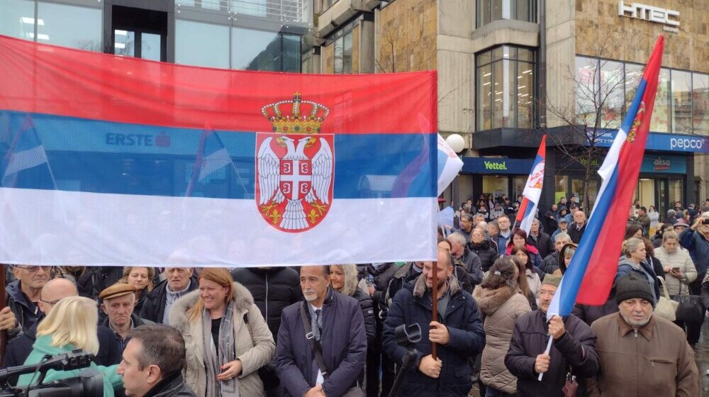 "Hermetički ćemo da zatvorimo Kosovo ako pokušaju da pomere barikade": Poručeno sa skupa podrške Srbima na Kosovu u Kragujevcu 1