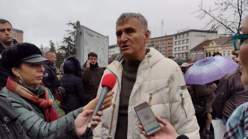 "Hermetički ćemo da zatvorimo Kosovo ako pokušaju da pomere barikade": Poručeno sa skupa podrške Srbima na Kosovu u Kragujevcu 6