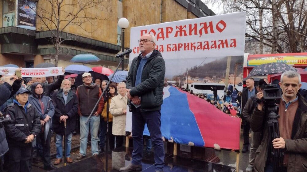 "Hermetički ćemo da zatvorimo Kosovo ako pokušaju da pomere barikade": Poručeno sa skupa podrške Srbima na Kosovu u Kragujevcu 7