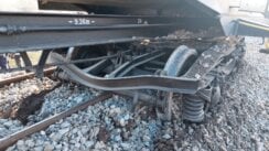 Vagon teretnog voza u kome se nalazi fosforna kiselina ispao iz šina na tek rekonstruisanoj pruzi kod Zaječara (FOTO, VIDEO) 12