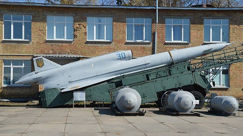 Leteće sovjetsko čudovište protiv plemena Zulu 1 Leteće sovjetsko čudovište protiv plemena Zulu 1