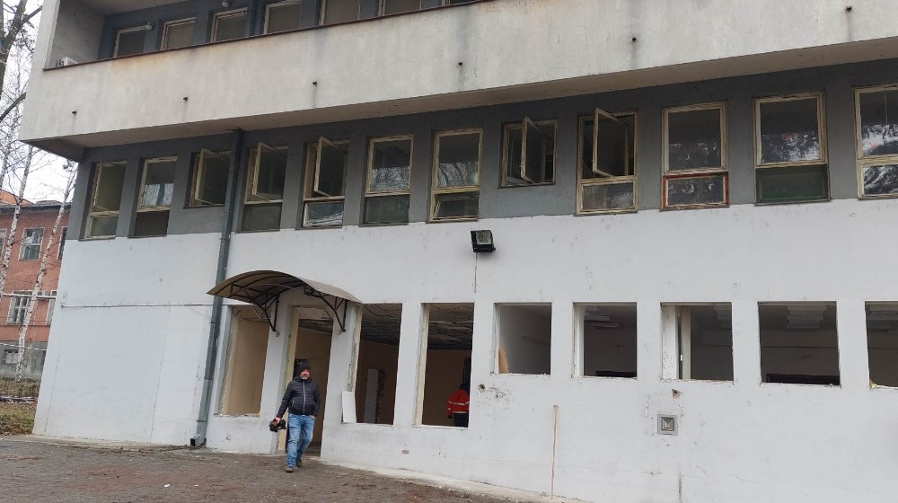 "To pitanje nije za nas": Reporter Danasa pokušao da sazna zašto se rekonstruiše objekat koji je izgrađen pre nekoliko dana u ZC Zaječar 7