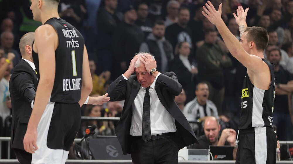 Obradović održao sastanak sa igračima nakon utakmice sa Zvezdom, u Areni ostali do dva sata posle ponoći 1