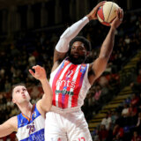 Zvezda ne staje, posle Partizana u mrežicu upecan i Mornar 4