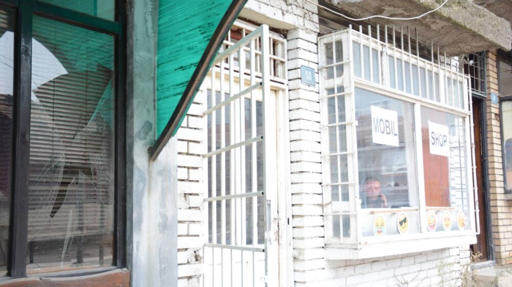 Kosovska policija o polomljenim staklima na radnjama: U istragu uključenje jedinice za borbu protiv terorizma 1