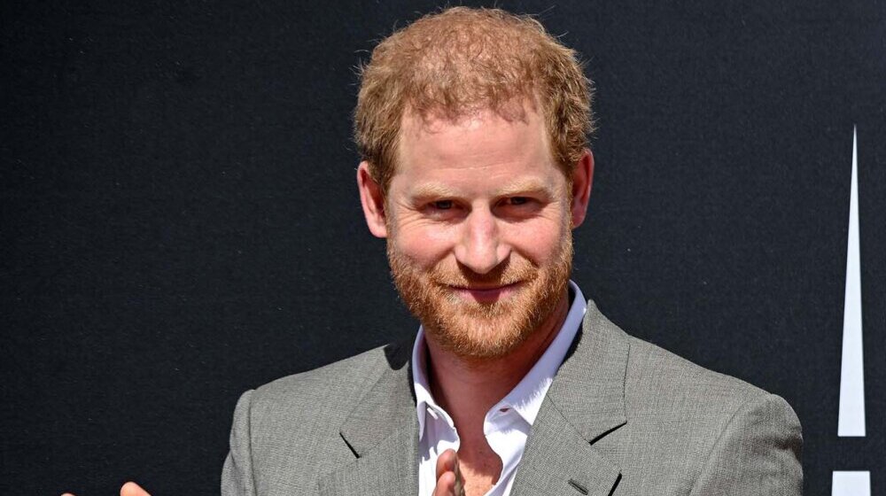 Stižu princ Edvard i princeza Ana, princ Hari izgleda srećan 1