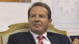 Srpski biznismen Bogoljub Karić obratio se otvorenim pismom milijarderu Ilonu Masku, koga je nazvao Nikolom Teslom 21. veka i ocenio da njegova najava osnivanja političkog pokreta u Sjedinjenim Američkim Državama predstavlja "istorijski trenutak za celo čovečanstvo”.