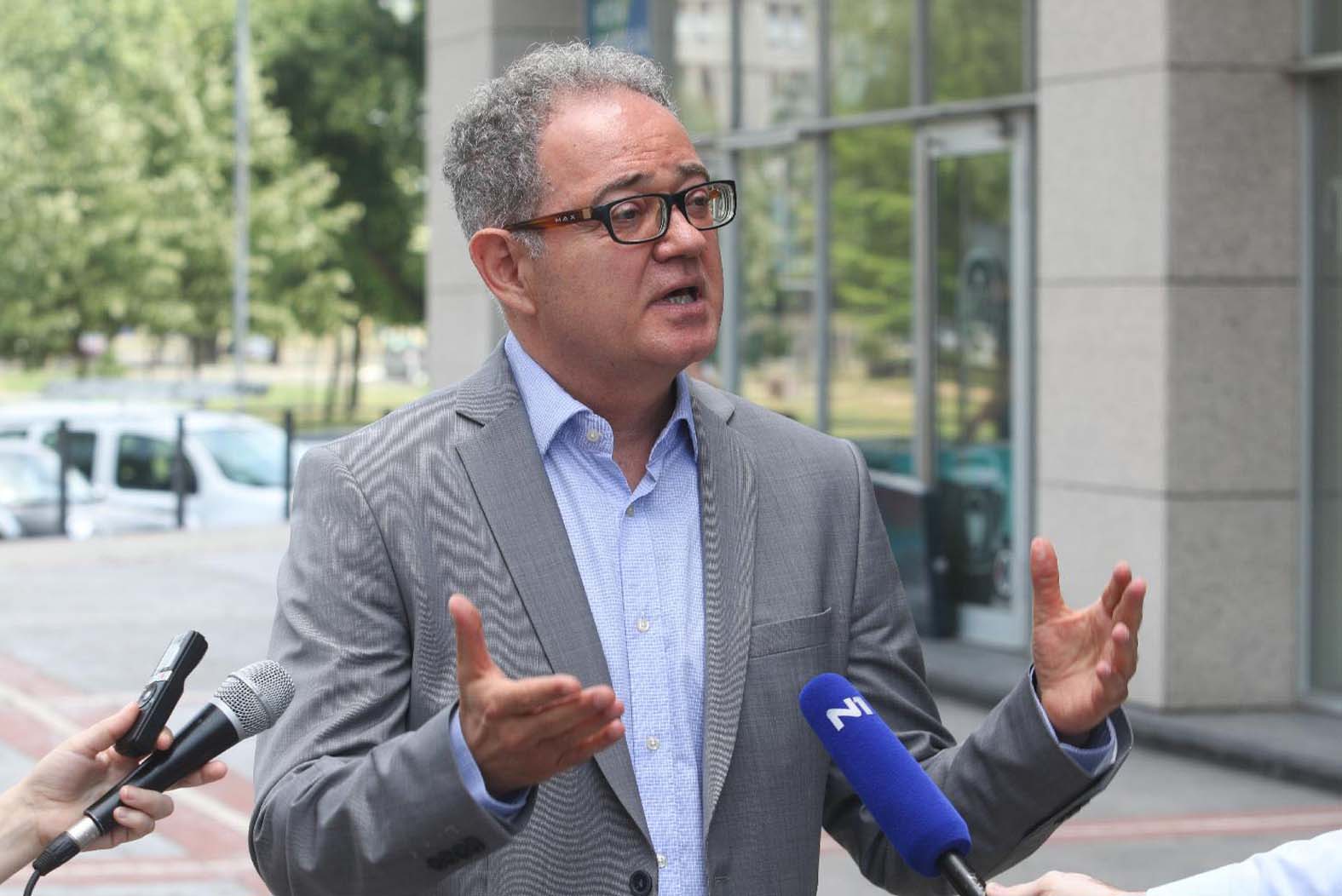 Kako ministri demonstriraju lojalnost prema vrhovnom komandantu: Lažna slika lažne vlade koju je Vučić pretvorio u svoj servis 3