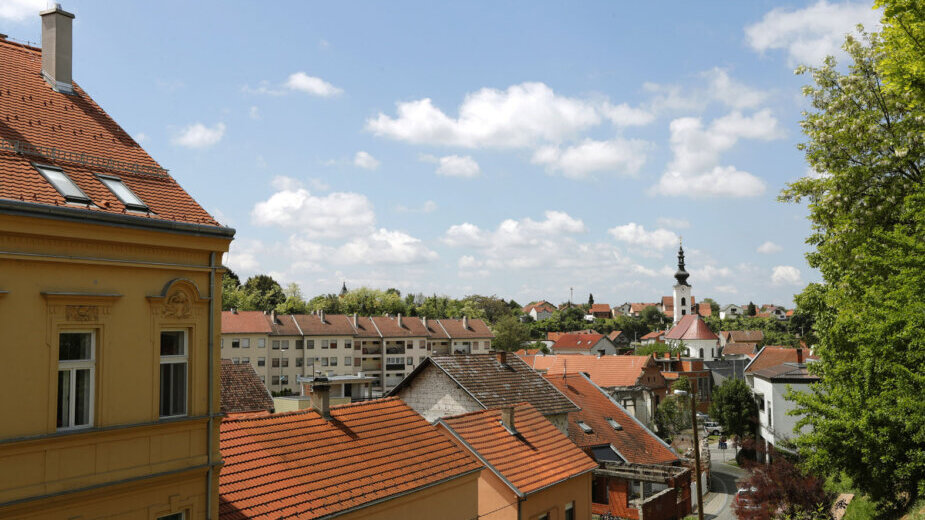 Vukovar (VIDEO) Napadnut auto sa studentima iz Srbije u Vukovaru: "Četvorica mladića vikala, psovala i otkinula retrovizor, policija gledala" 2
