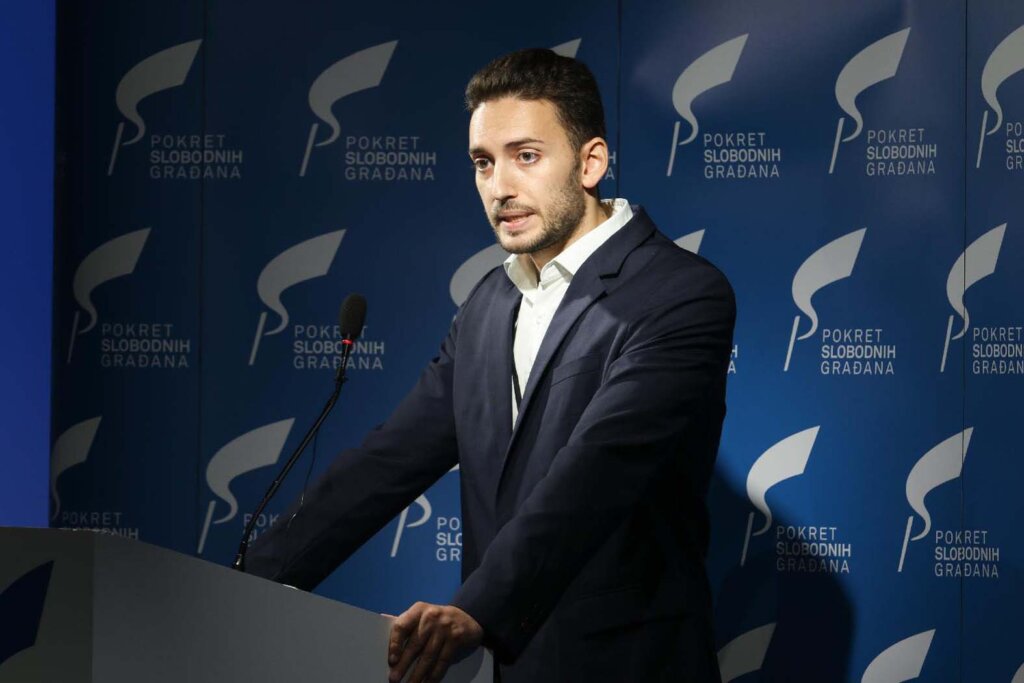 "Ana Brnabić postala veći Vučić od Vučića": Da li je primeren rečnik premijerke u komunikaciji na Tviteru? 3