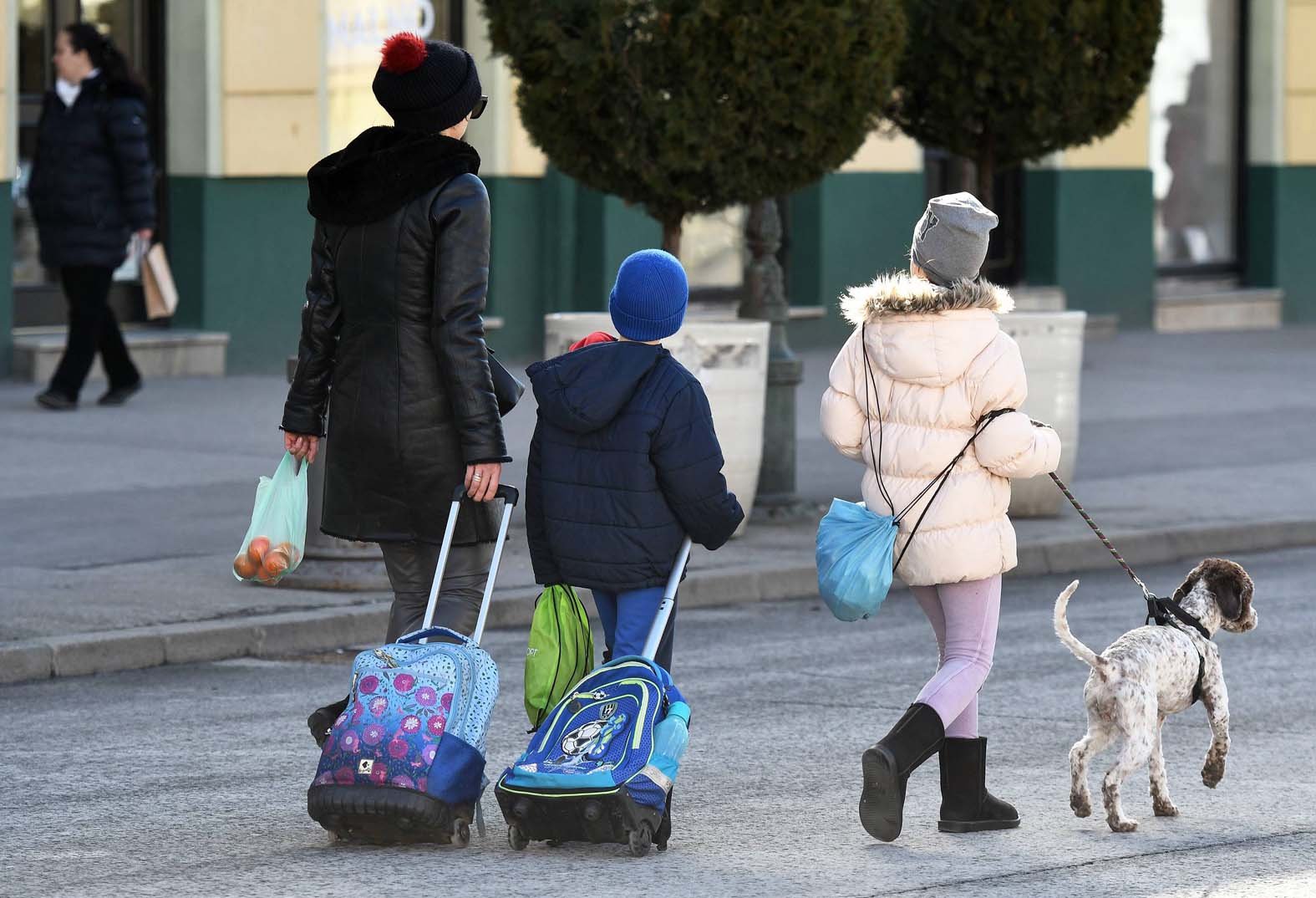 Zašto je usvajanje dece u regionu praćeno komplikovanim procedurama, a povremeno i aferama? 2