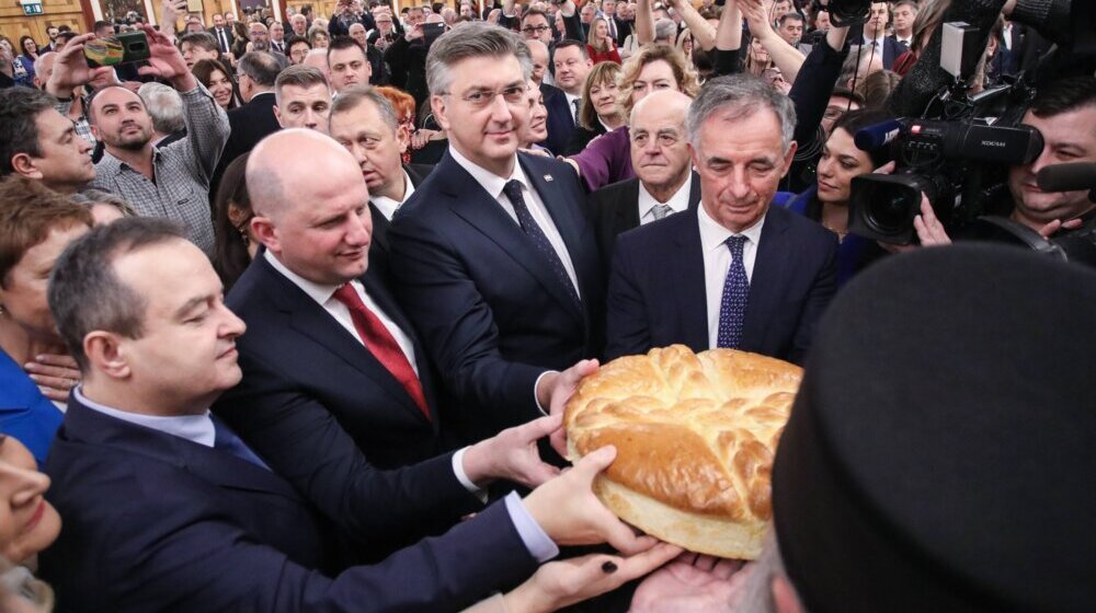 Pupovac: Plenković je zaslužio novčić iz božićne česnice 1