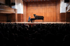 Mozzart Mozzartov karavan poleteo sa Kolarca: Spektakularnim koncertom obeležen početak projekta „Sa Mozzartom na krilima muzike“ 2