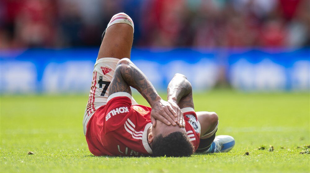 "Pokušavao sam da zaboravim zlostavljanje navijača i majčinu depresiju": Bivši fudbaler Mančester junajteda o odavanju alkoholu 1