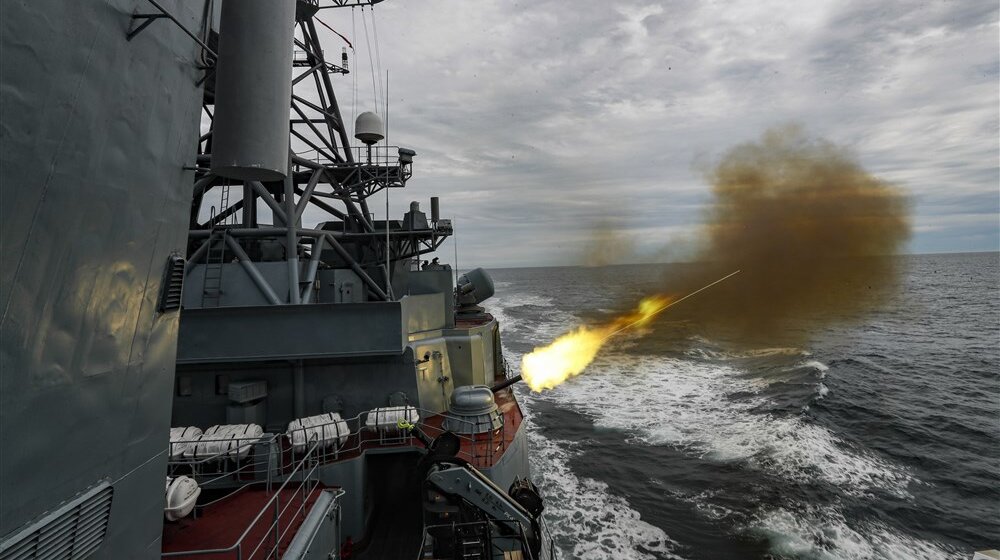 brod pomorski manevri