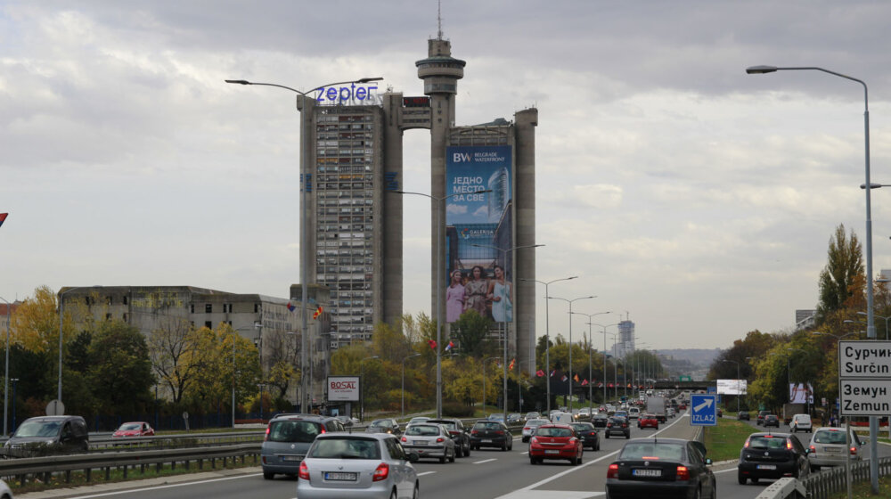 Protest kod Geneksa: Građani zahtevaju da se obustavi prodaja dela kule 1